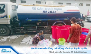 Hy hữu dân chung cư cao cấp phải mang xô, chậu xếp hàng chờ mua nước