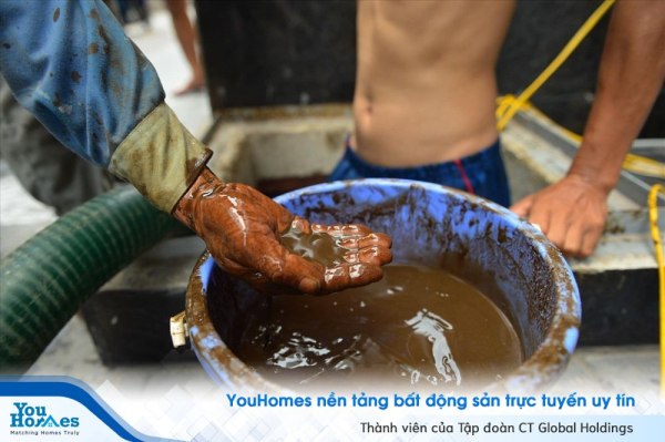 Hà Nội: Sốc nặng khi tiếp cận bể nước của các chung cư sau sự cố nhiễm dầu thải