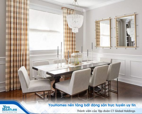 Dùng gương trang trí được đánh giá là một biện pháp trang trí đơn giản và hiệu quả.
