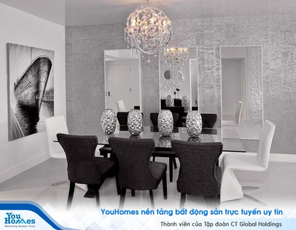 Bạn có thể sử dụng gương trang trí cho mọi không gian sinh hoạt khác nhau như phòng khách, phòng ngủ, lối hành lang và đừng quên cả phòng ăn của gia đình nữa.