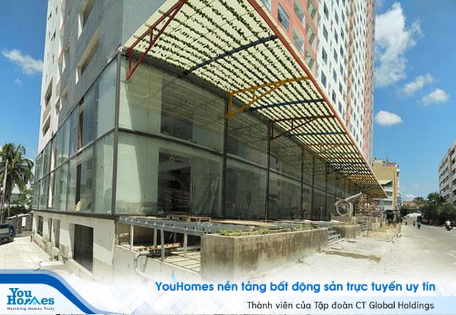 Chung cư 40 tầng chưa xây xong đã lùa dân vào ở - Ảnh 1.