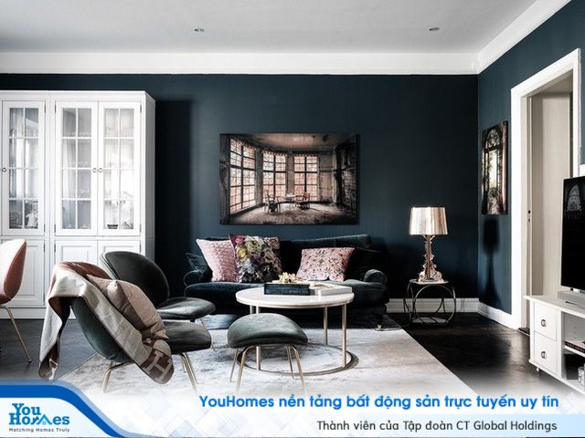 Căn hộ rộng 61m² đẹp bí ẩn, sang trọng nhờ bài trí sắc màu trung tính vô cùng ăn ý - Ảnh 1.