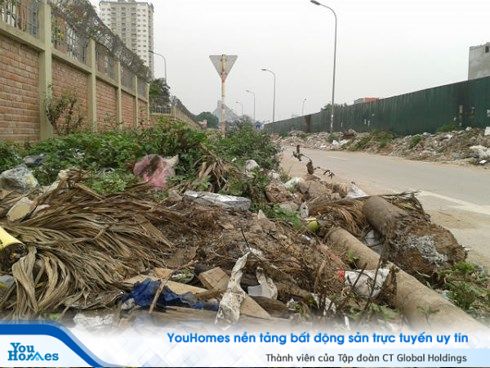 Không hiểu vì lý do gì một tuyến đường sạch sẽ, đẹp đẽ giữa khu đô thị lại trở thành bãi rác?