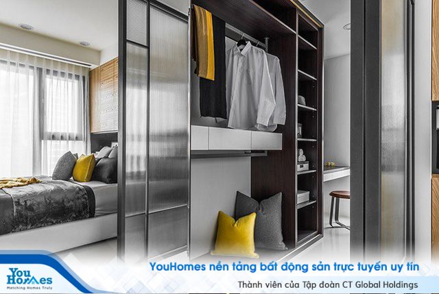Nhà hẹp vẫn sang trọng và rộng rãi nhờ tủ âm tường bằng gỗ kính - Ảnh 8. Nhà hẹp vẫn sang trọng và rộng rãi nhờ tủ âm tường bằng gỗ kính - Ảnh 8.