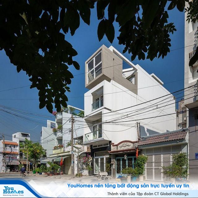 Nhà ống 4 tầng, mặt tiền hẹp vẫn đẹp long lanh - Ảnh 1.