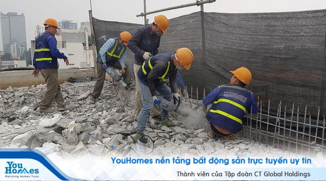 Tiếp tục phá dỡ, cắt gọt diện tích sai phạm cao ốc vượt tầng cạnh Hồ Gươm - Ảnh 3. Tiếp tục phá dỡ, cắt gọt diện tích sai phạm cao ốc vượt tầng cạnh Hồ Gươm - Ảnh 3.