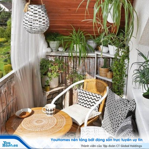 Hô biến ban công nhỏ hẹp thành nơi nghỉ ngơi đẹp mỹ mãn - Ảnh 4.