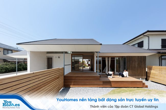 Mẫu nhà kiểu Nhật 1 tầng độc đáo với hàng rào giúp đảm bảo sự riêng tư và an toàn cho người sử dụng. 