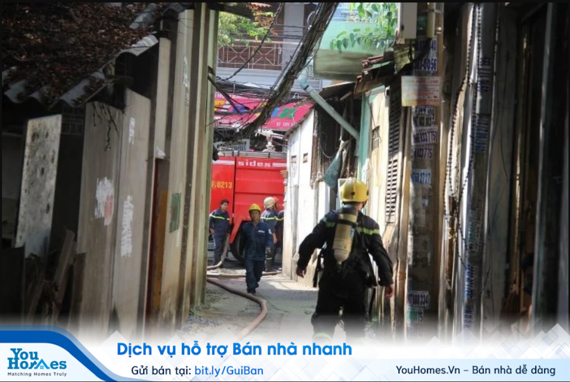 Cháy nhà trong hẻm cụt khiến gia đình thiệt hại nặng nề vì không tránh kịp.