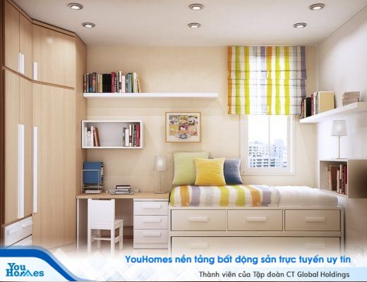 Phỏng ngủ nhỏ hẹp với màu sắc tươi sáng cùng tủ để đồ âm tường và giường kết hợp ngăn kéo để đồ thông minh. 