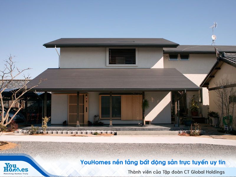 Nhà kiểu Nhật với thiết kế "kín cổng cao tường" phù hợp với những người yêu thích sự riêng tư. 