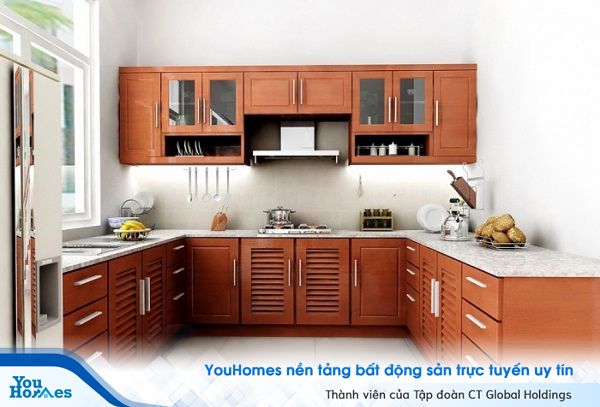 Khu vực bếp được thiết kế dạng chữ U hiện đại
