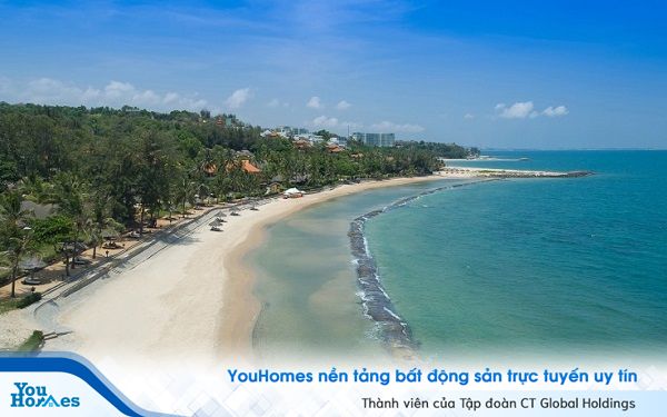 Một số khu vực ven biển Bình Thuận rõ ràng đang có tiềm năng rất lớn, như một viên ngọc thô chưa được mài giũa.
