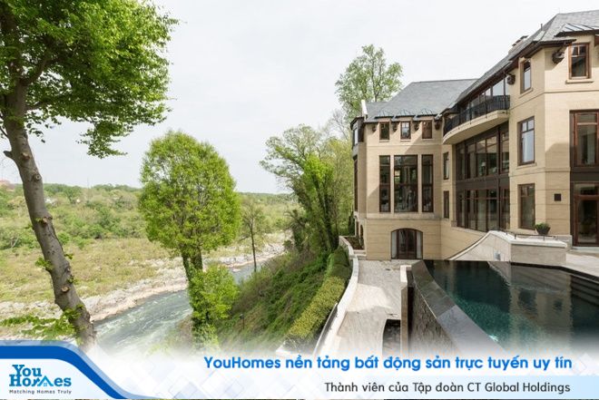 Biệt thự có 9 phòng ngủ và có tới 20 phòng tắm.