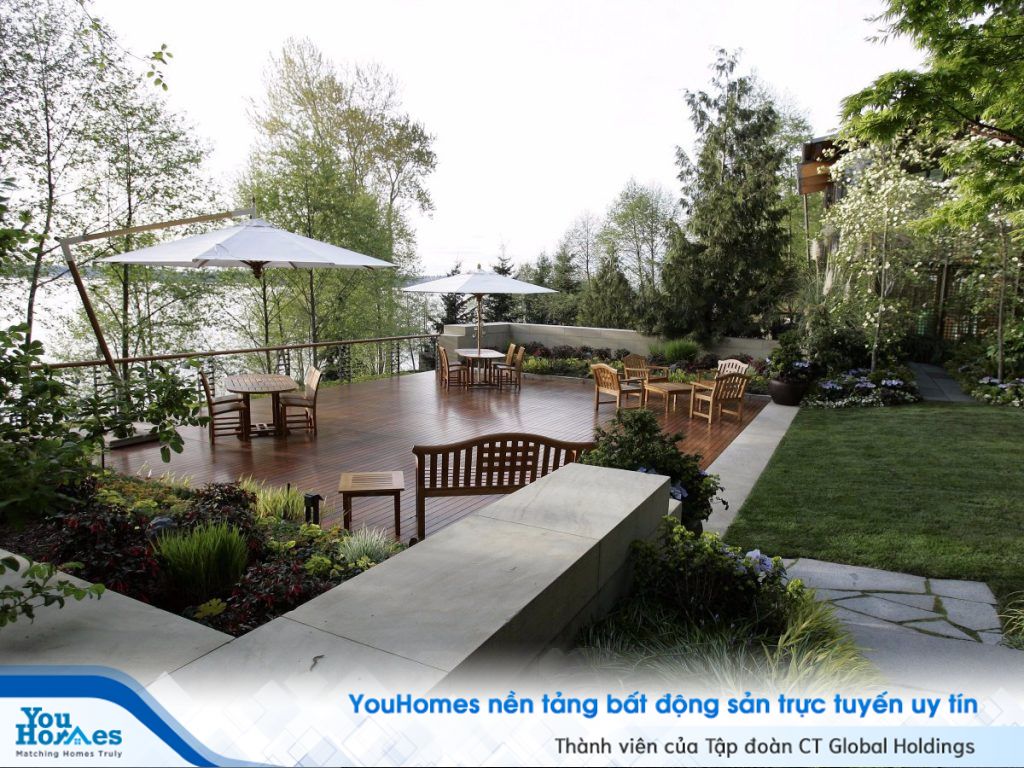 Khoảng sân vườn tuyệt đẹp của ngôi biệt thự.