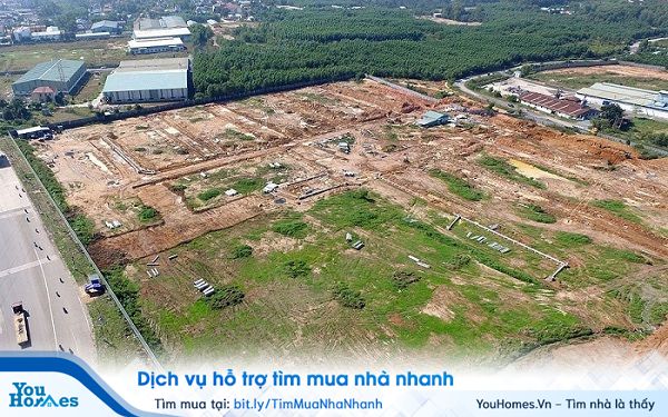 Đất tái định cư là đất do nhà nước cấp để bồi thường thu hồi đất và hỗ trợ người dân bị thu hồi đất nhằm ổn định cuộc sống.