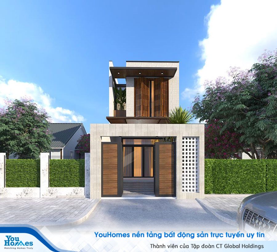 Cửa chớp gỗ đẹp và độc đáo tạo nên những ô thoáng khí cho ngôi nhà 2 tầng. 