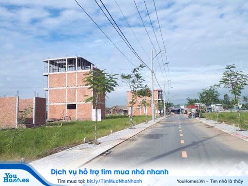 Sau khi đã ký hợp đồng mua bán thành công, người mua sẽ được nhận đất nền và được chủ đầu tư tiến hành sang tên, thông qua hình thức phân chia sản phẩm.