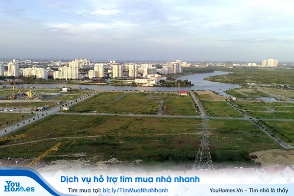 Nếu đất nằm trong diện quy hoạch nhưng chưa có quyết định thu hồi, chủ sở hữu được phép tiếp tục sử dụng và có quyền chuyển nhượng cho người mua, cho tặng, …