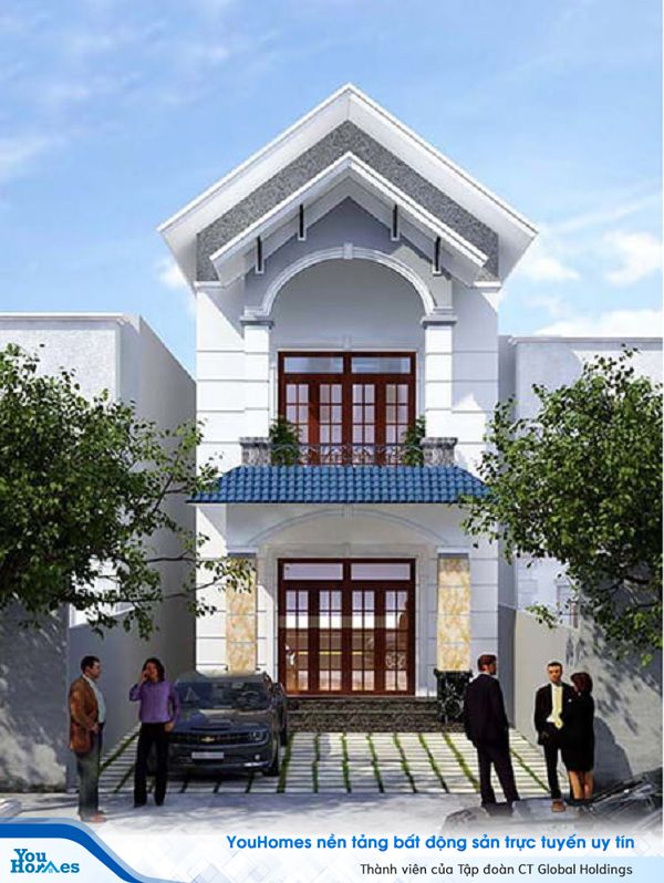 Không gian trước nhà thoáng mát nhờ khoảng sân rộng.