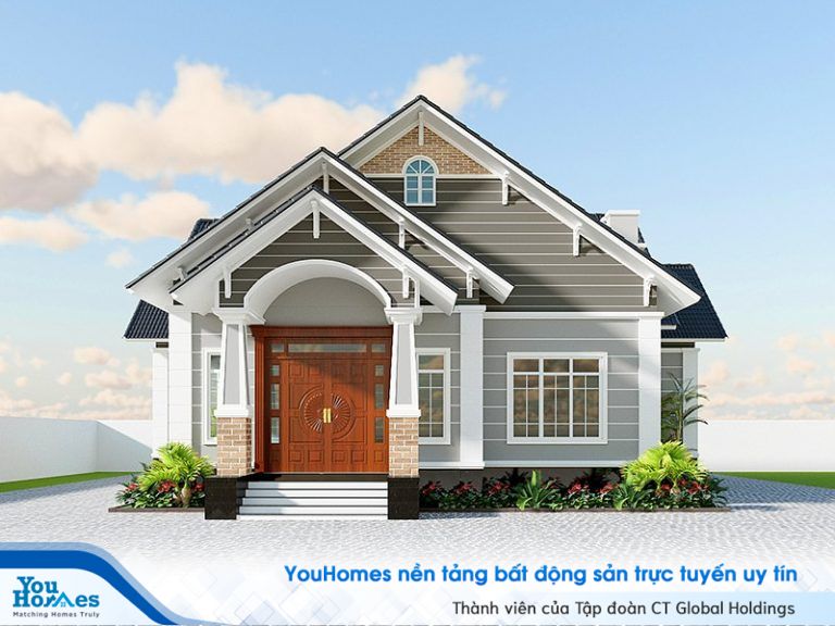 Cây cỏ được trồng xung quanh giúp cho căn nhà cấp 4 mái thái 5x20 trở nên đầy màu sắc.